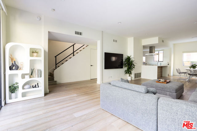 1823 N Fuller Avenue, Los Angeles CA: https://media.crmls.org/mediaz/a5fd0705-6a01-4844-8a00-0d9d64afc9c7.jpg