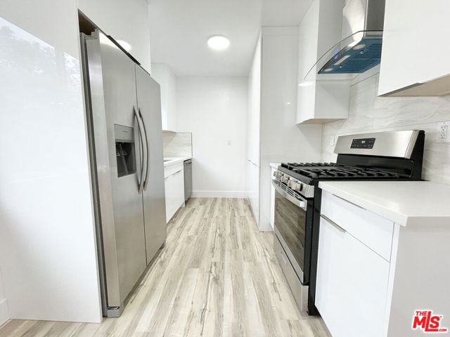 634 Flower, Los Angeles CA: https://media.crmls.org/mediaz/a5fd61d7-6ea3-456e-8e4d-4cd4514318d7.jpg