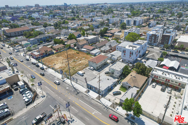 1452 W Jefferson Boulevard, Los Angeles CA: https://media.crmls.org/mediaz/a5fe6b56-5bba-4aee-b7fa-bbab7e97f564.jpg
