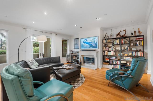 1040 Genter St, La Jolla CA: https://media.crmls.org/mediaz/a5fe7709-687c-4b4a-99b9-19a23b36abef.jpg