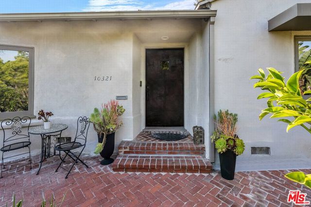 10321 Rochester Avenue, Los Angeles CA: https://media.crmls.org/mediaz/a5fe95a4-f643-4467-bd4e-f363450ae421.jpg