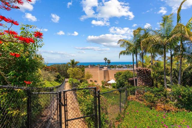 2150 Balboa Ave, Del Mar CA: https://media.crmls.org/mediaz/a5fef722-5ae3-4346-ae5e-6b5811987936.jpg
