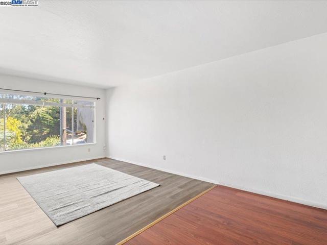 56 Edgewood Ct, Daly City CA: https://media.crmls.org/mediaz/a5ff30b6-1c17-483b-a893-fc61c9bd698a.jpg
