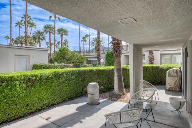 1881 S Araby Drive, Palm Springs CA: https://media.crmls.org/mediaz/a5ff7af4-3dd9-42e6-907a-c500cf89efb7.jpg