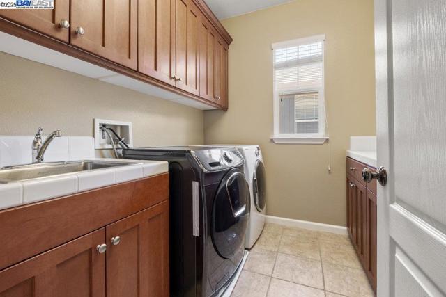 670 W Privado Way, Mountain House CA: https://media.crmls.org/mediaz/a5ff9913-48cf-4e94-a14e-e7e3501b05e0.jpg