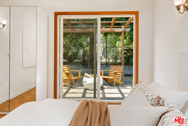 1511 Carmona Avenue, Los Angeles CA: https://media.crmls.org/mediaz/a5ffc2d9-b2d9-4c46-8249-2d992639d2b5.jpg