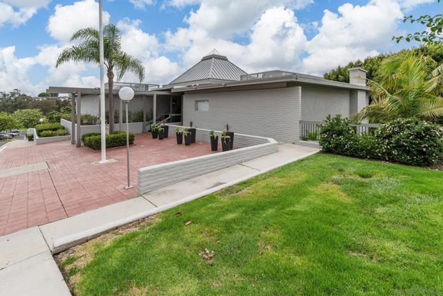 5614 Caminito Herminia, La Jolla CA: https://media.crmls.org/mediaz/a6009da4-c822-4472-a51c-be9361e105cb.jpg