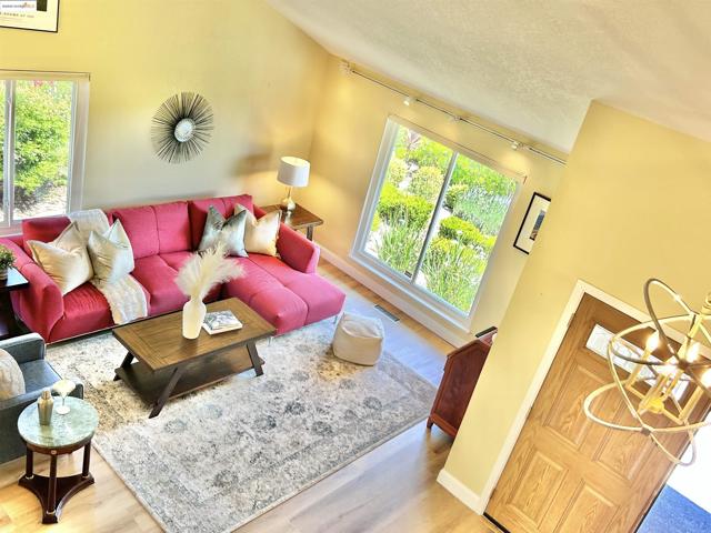 2353 Benham Ct, Walnut Creek CA: https://media.crmls.org/mediaz/a600a98c-eaeb-4268-8d0f-19509d5131f6.jpg