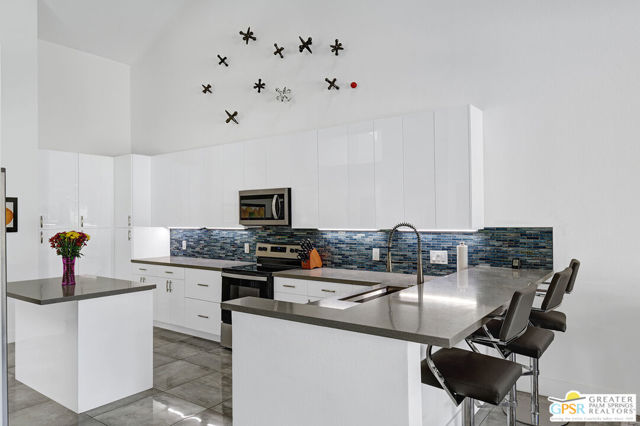 186 S Kavenish Drive, Rancho Mirage, CA 92270