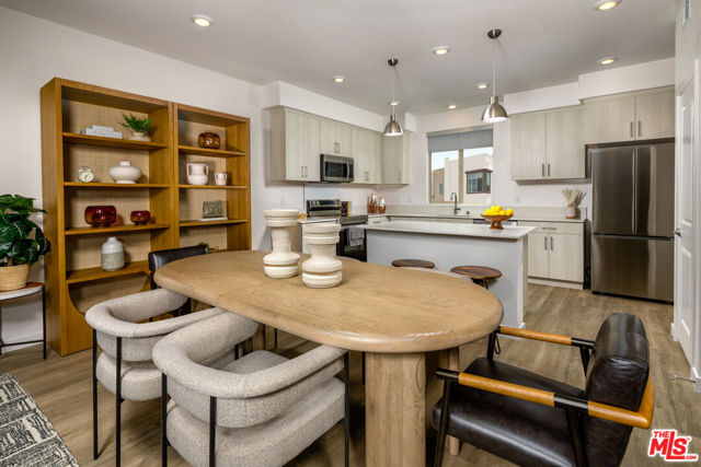 1483 W Vista Way, San Pedro CA: https://media.crmls.org/mediaz/a602d7aa-698c-4122-a633-dfb7ead16e1a.jpg
