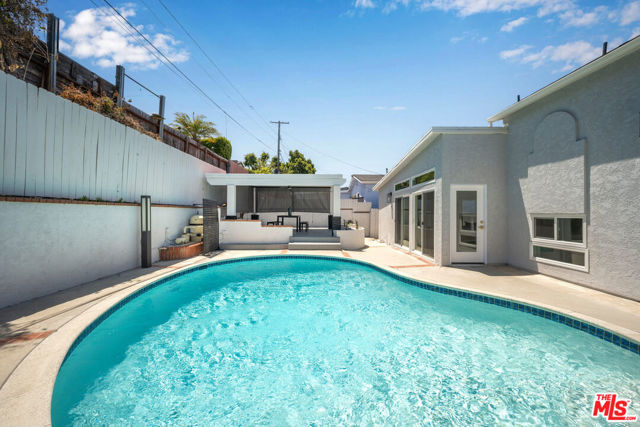 2733 Grand Summit Road, Torrance CA: https://media.crmls.org/mediaz/a603059a-b7e3-426c-8d92-b5907c6a53b0.jpg