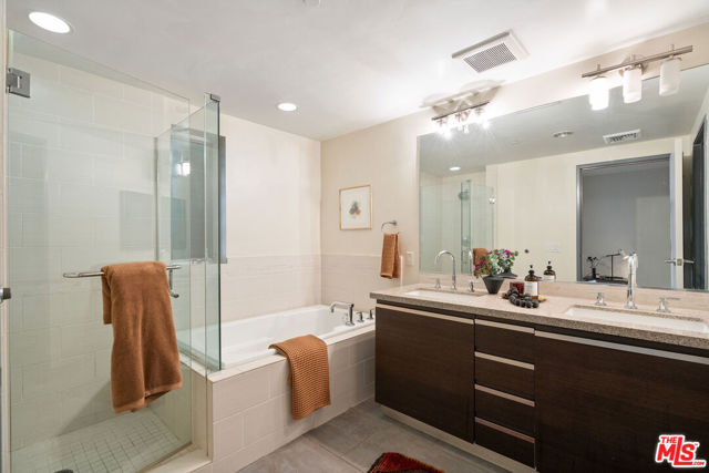3119 Via Dolce, Marina del Rey CA: https://media.crmls.org/mediaz/a6031675-55e8-4c46-8911-d318dae49c5f.jpg
