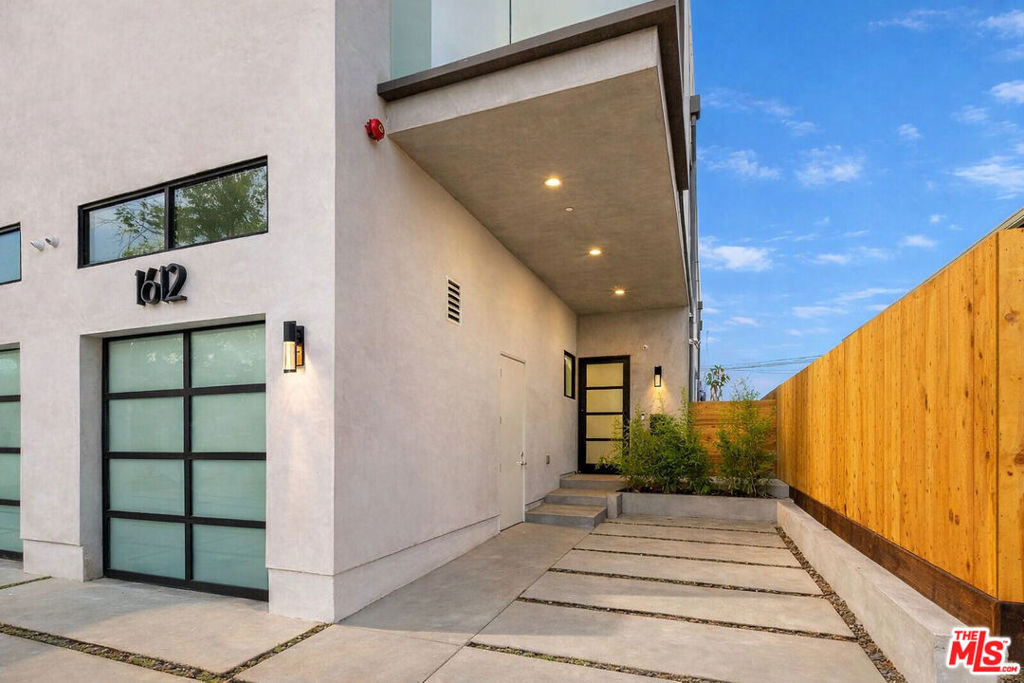 1612 S Wooster Street