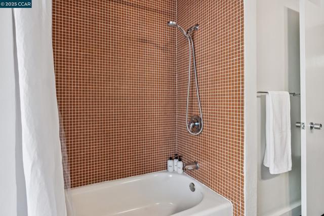 232 Clyde Dr, Walnut Creek CA: https://media.crmls.org/mediaz/a60359c2-7d43-4978-9d46-2c5b15c6f181.jpg