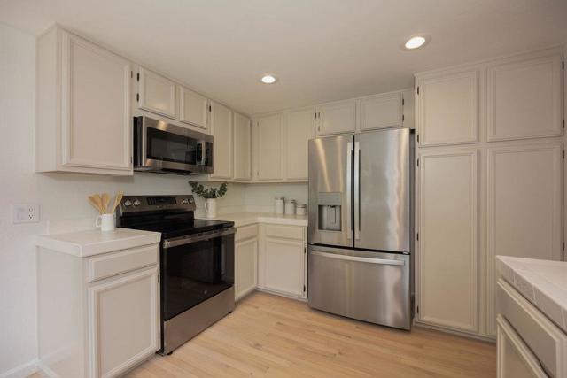 2008 Touraine Lane, Half Moon Bay CA: https://media.crmls.org/mediaz/a6039116-ab6e-4c65-b219-1a71a17b3ece.jpg