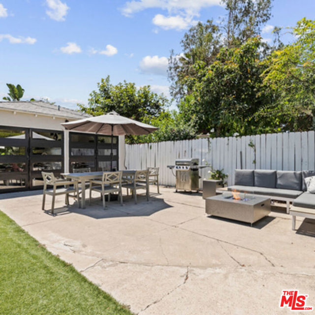 6526 6528 San Vicente Boulevard, Los Angeles CA: https://media.crmls.org/mediaz/a603a357-dd87-47ac-809f-77f80cfa5f07.jpg