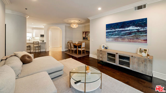 10364 Almayo Avenue, Los Angeles CA: https://media.crmls.org/mediaz/a603baa9-579a-48fa-97ff-427516c05ed2.jpg