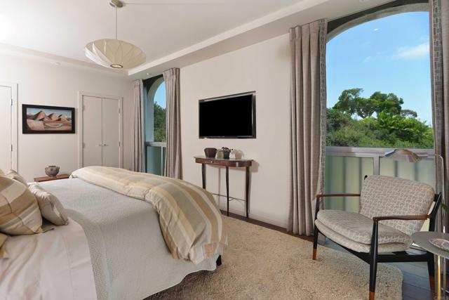 1001 Genter, La Jolla CA: https://media.crmls.org/mediaz/a6041522-290b-4e1c-a76d-a673caa529f1.jpg