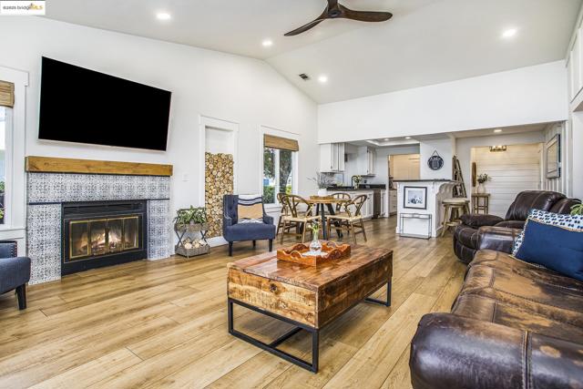 1550 Trawler St, Discovery Bay CA: https://media.crmls.org/mediaz/a604aa55-6e1e-42bd-a90c-1b74d533cb3a.jpg