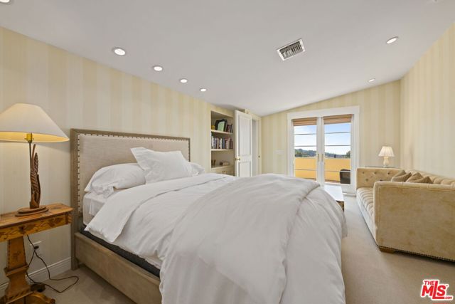 1634 Gilcrest Drive, Beverly Hills CA: https://media.crmls.org/mediaz/a604daa3-b259-4457-b1af-5d8ddaa0c593.jpg