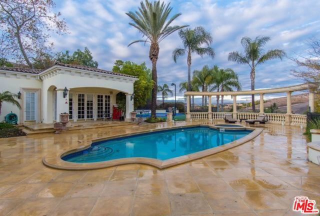 3855 BRUNSTON Court, Westlake Village CA: https://media.crmls.org/mediaz/a6055ab7-a81e-44e1-9f26-6df6fc9ba229.jpg