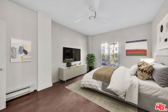 109 N Sycamore Avenue, Los Angeles CA: https://media.crmls.org/mediaz/a605c406-ddab-4d6e-bd53-86a1dda15981.jpg