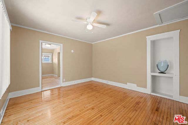 519 W Elm Avenue, Inglewood CA: https://media.crmls.org/mediaz/a605c436-64fc-4411-bf6d-e5be10aaa96b.jpg