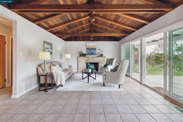 1810 Meadow Lane, Walnut Creek CA: https://media.crmls.org/mediaz/a605c7cd-8684-461f-9da6-41932da5beb3.jpg
