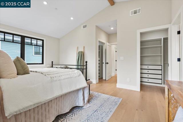 1045 Kains Ave, Albany CA: https://media.crmls.org/mediaz/a60689f5-6c0e-4046-bb10-b611bad44b80.jpg