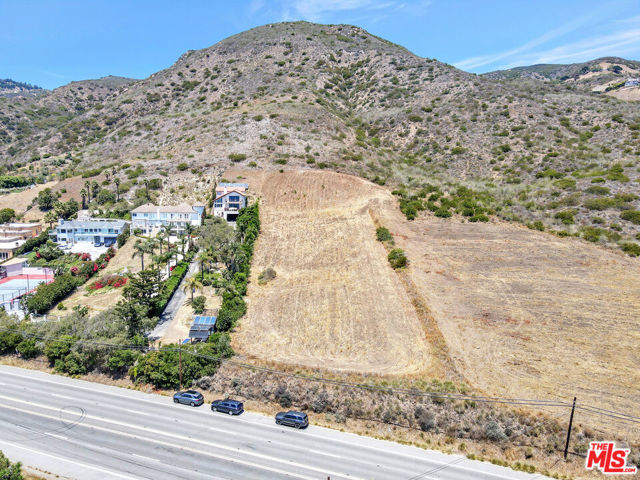 31701 Pacific Coast Hwy, Malibu CA: https://media.crmls.org/mediaz/a606dca9-fac0-4b7d-9487-6ddbd7e4642b.jpg