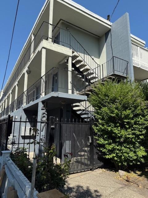 467 Clinton Street, Redwood City CA: https://media.crmls.org/mediaz/a60726bc-2051-4d7e-9aba-003b9d0557b1.jpg