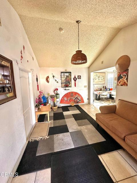 Detail Gallery Image 19 of 19 For 11440 Strathern St, North Hollywood,  CA 91605 - 5 Beds | 3 Baths