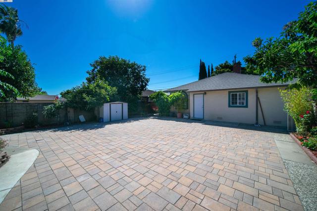 37621 Glenmoor Dr, Fremont CA: https://media.crmls.org/mediaz/a60850e2-9fd0-4978-9079-195e41b64cb5.jpg