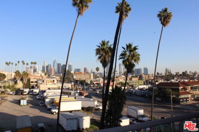 991 Arapahoe Street, Los Angeles CA: https://media.crmls.org/mediaz/a608b522-96d3-4b92-943d-dedd9023dcfc.jpg