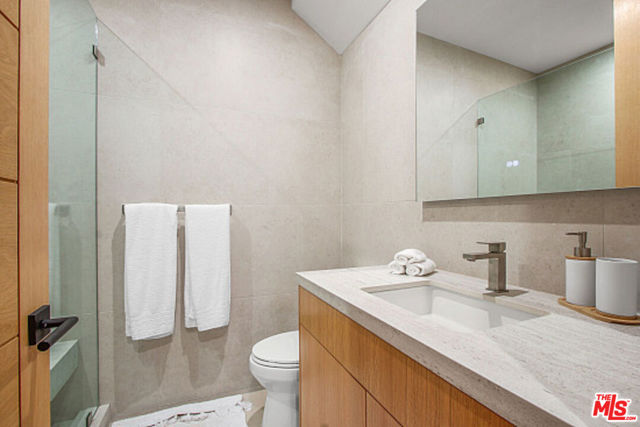 9451 Sunset Boulevard, Beverly Hills CA: https://media.crmls.org/mediaz/a6098de6-c8a9-4979-91fa-24b829f66703.jpg