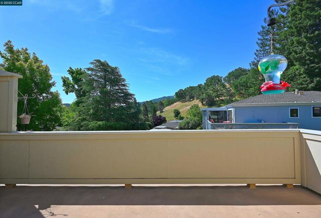 1316 Rockledge Ln, Walnut Creek CA: https://media.crmls.org/mediaz/a609a94c-1cde-4ae9-8d01-87047c2aff80.jpg