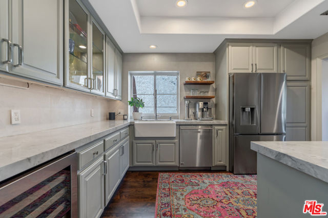 640 N Sweetzer Avenue, Los Angeles CA: https://media.crmls.org/mediaz/a60a67f6-34e2-41bb-9ee0-f3c6329f430b.jpg