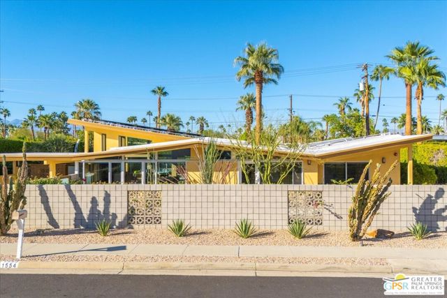 1554 E San Lucas Road, Palm Springs CA: https://media.crmls.org/mediaz/a60b00e8-e6e1-48e4-8211-e8b955143a1e.jpg