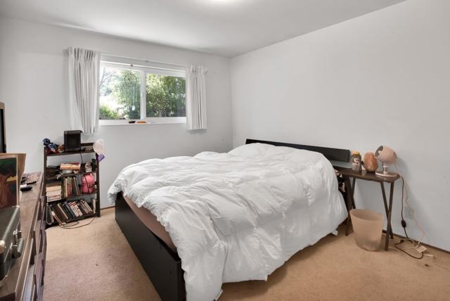 17541756 Plaza Court, Mountain View CA: https://media.crmls.org/mediaz/a60b7f91-2f76-42c2-b574-cfffbd925c47.jpg