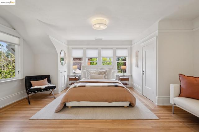 2732 Stuart St, Berkeley CA: https://media.crmls.org/mediaz/a60bdc68-d4a4-420d-afed-e0c256d08bbc.jpg