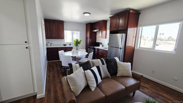 4233 39th ST, San Diego CA: https://media.crmls.org/mediaz/a60c087d-ffda-401e-8db7-0c860846c426.jpg
