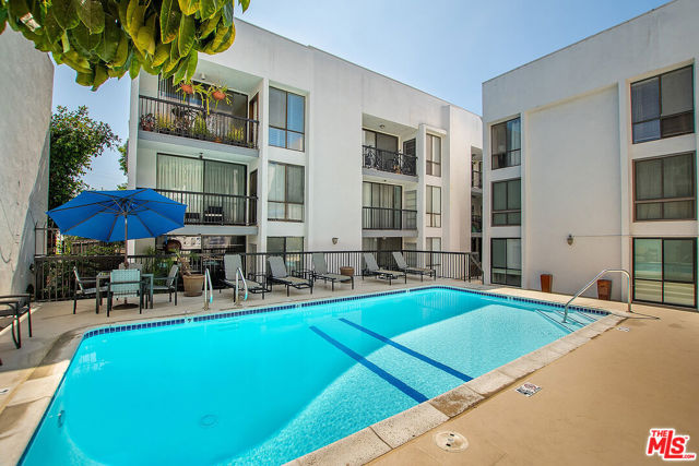 906 North Doheny Drive, 510