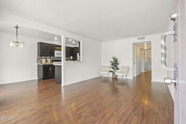 1223 Landsburn Circle, Westlake Village CA: https://media.crmls.org/mediaz/a60c9119-3658-4ad2-99ae-da3e478e52b0.jpg