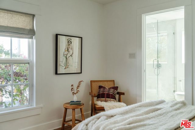 5421 Stratford Road, Los Angeles CA: https://media.crmls.org/mediaz/a60c9e19-ac1d-4c4f-837f-e2f49907214f.jpg