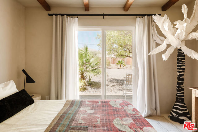 11051 Pinon Avenue, Morongo Valley CA: https://media.crmls.org/mediaz/a60d0bb8-fb46-4da0-976b-7d0ea0429189.jpg