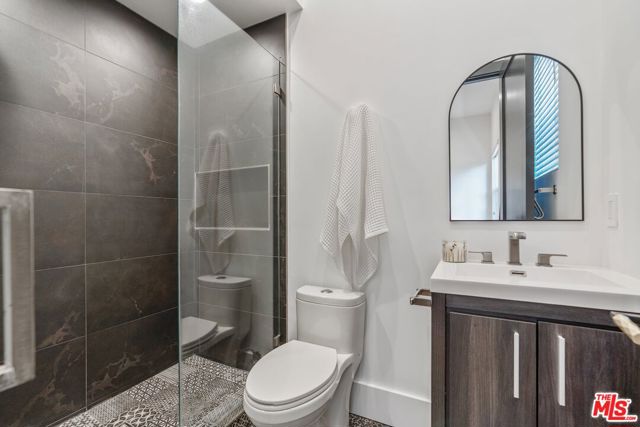 5522 Buffalo Avenue, Sherman Oaks CA: https://media.crmls.org/mediaz/a60d2d05-a623-4b53-9f20-8303e0354375.jpg