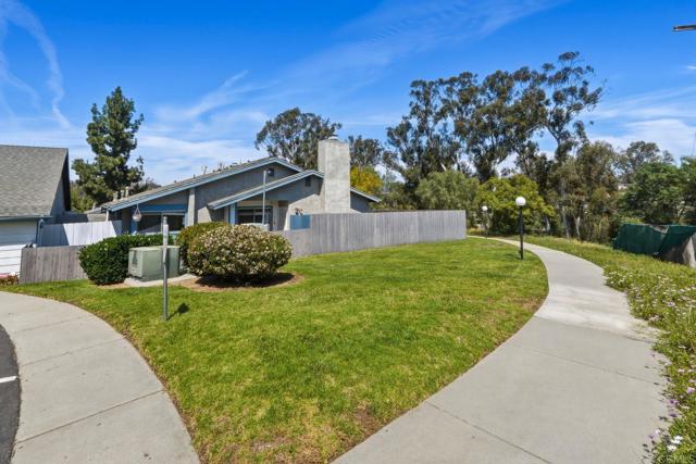 Detail Gallery Image 5 of 34 For 1106 Corral, Escondido,  CA 92026 - 2 Beds | 2 Baths