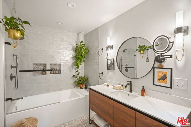 19817 Montau Drive, Topanga CA: https://media.crmls.org/mediaz/a60d74c1-a4c6-4869-a819-b7a5bef5f977.jpg