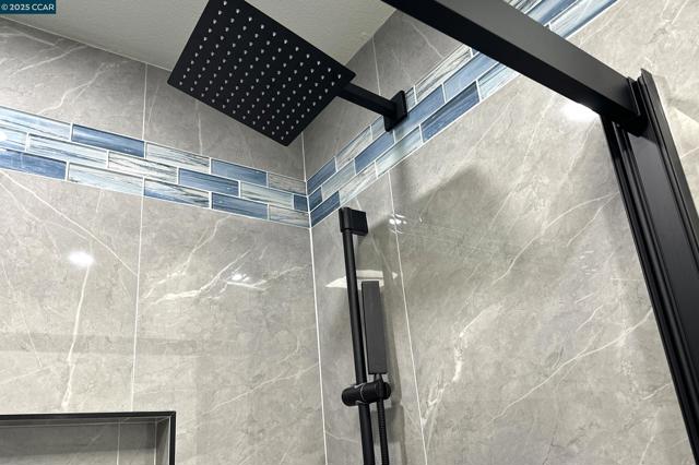 319 Oak Glen Ct, Martinez CA: https://media.crmls.org/mediaz/a60d777f-6993-43b7-94ec-95a3afb2b59b.jpg