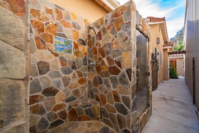 4703 Briana Ct, Fallbrook CA: https://media.crmls.org/mediaz/a60d8add-4efe-4176-8614-75d83444dd1c.jpg